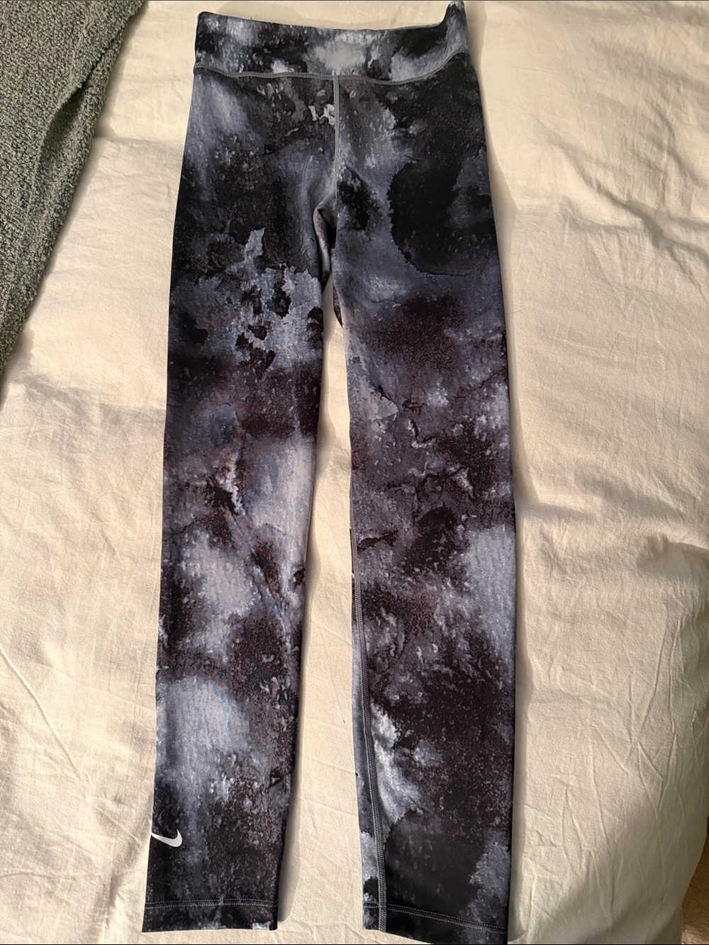 Nike Dry-Fit Girls Black and Gray Marble Print Leggings